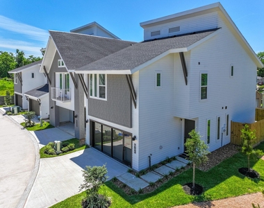 7613 Victory Reserve Street - Photo Thumbnail 39