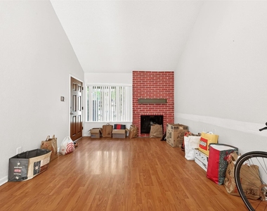 11677 Village Place Drive - Photo Thumbnail 8