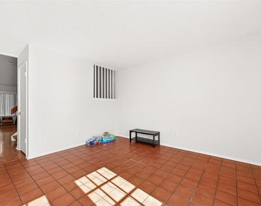 11677 Village Place Drive - Photo Thumbnail 10