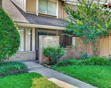 11677 Village Place Drive - Photo Thumbnail 3