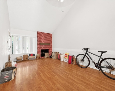 11677 Village Place Drive - Photo Thumbnail 7
