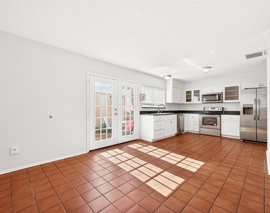 11677 Village Place Drive - Photo Thumbnail 15