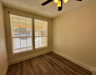 6905 Palestine Street - Photo Thumbnail 4