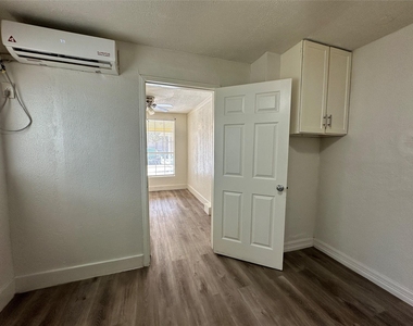 6905 Palestine Street - Photo Thumbnail 2