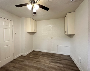 6905 Palestine Street - Photo Thumbnail 1