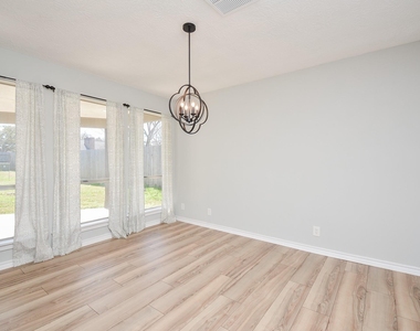 16505 Cornwall Street - Photo Thumbnail 4