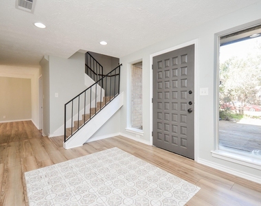 16505 Cornwall Street - Photo Thumbnail 2