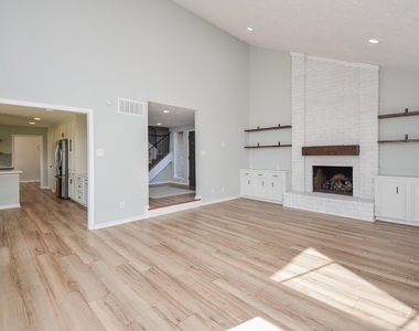16505 Cornwall Street - Photo Thumbnail 5