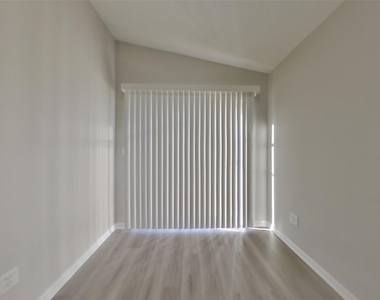 3147 Boynton Drive - Photo Thumbnail 4