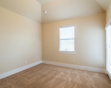 19015 Yellowstone Landing Court - Photo Thumbnail 31