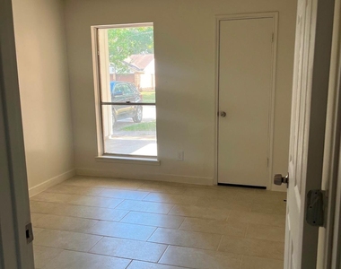 4207 Comanche Street - Photo Thumbnail 3