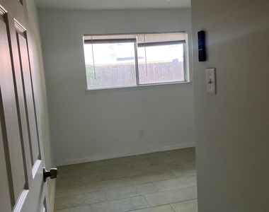 4207 Comanche Street - Photo Thumbnail 5