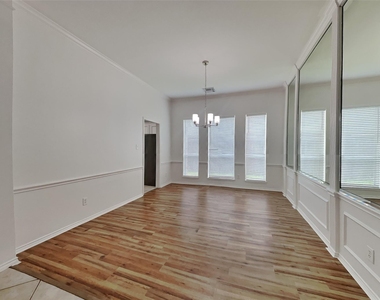 2223 Ridgefield Park Lane - Photo Thumbnail 5
