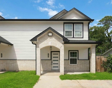 5709 Annunciation Street - Photo Thumbnail 2