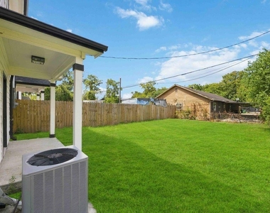 5709 Annunciation Street - Photo Thumbnail 23