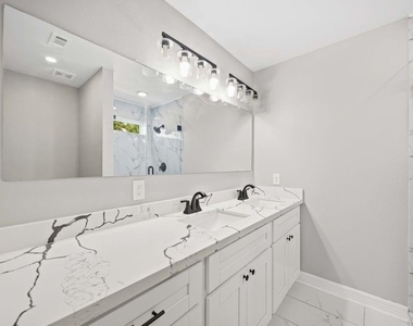 5709 Annunciation Street - Photo Thumbnail 14