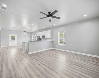 5709 Annunciation Street - Photo Thumbnail 4