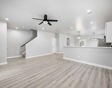 5709 Annunciation Street - Photo Thumbnail 5