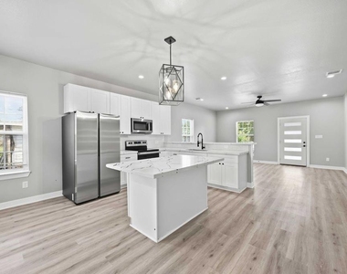 5709 Annunciation Street - Photo Thumbnail 7