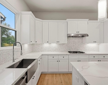 3109 Arlington Street - Photo Thumbnail 10