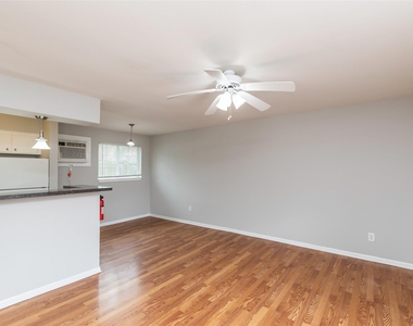 425 Emerson Street - Photo Thumbnail 2