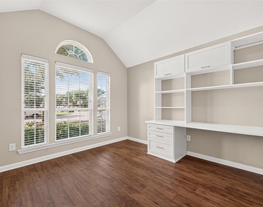 6138 Wickshire Drive - Photo Thumbnail 11