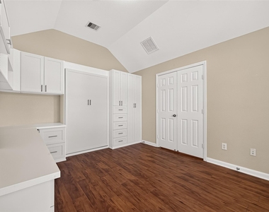 6138 Wickshire Drive - Photo Thumbnail 13