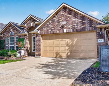 6138 Wickshire Drive - Photo Thumbnail 8