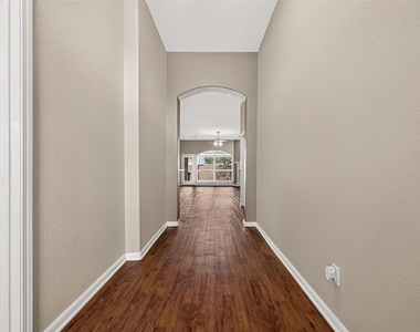 6138 Wickshire Drive - Photo Thumbnail 10