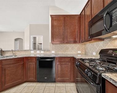 6138 Wickshire Drive - Photo Thumbnail 22