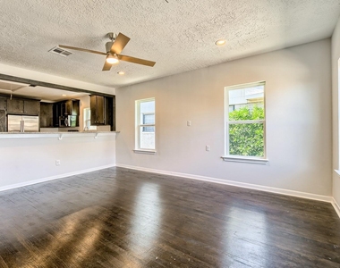 519 W Clay Street - Photo Thumbnail 4