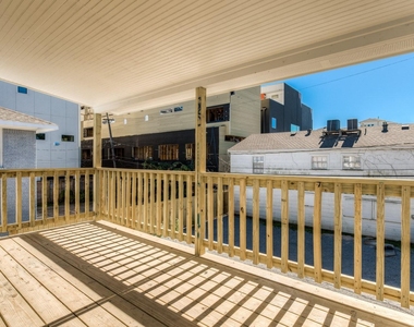 519 W Clay Street - Photo Thumbnail 3