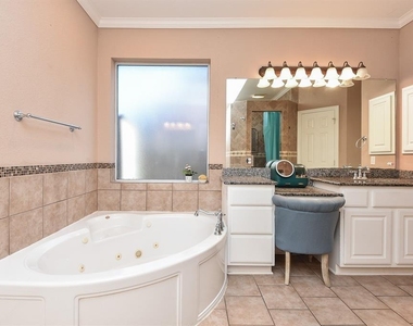 3911 Trailstone Lane - Photo Thumbnail 16
