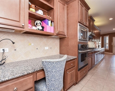 3911 Trailstone Lane - Photo Thumbnail 12