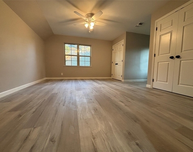 460 Old Hickory Drive - Photo Thumbnail 15