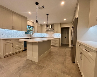 460 Old Hickory Drive - Photo Thumbnail 5