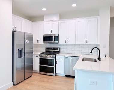 16575 Oasis Glade Drive - Photo Thumbnail 11