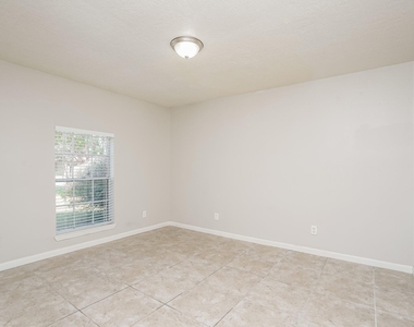 2515 Village Circle Drive - Photo Thumbnail 11