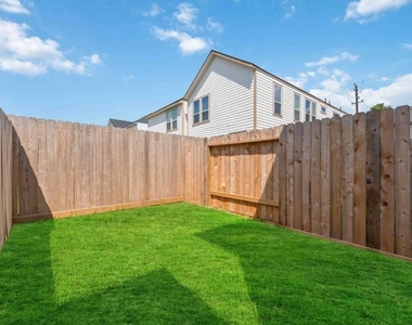 8023 Cora Street - Photo Thumbnail 18