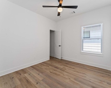 8023 Cora Street - Photo Thumbnail 13