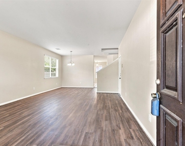 16726 Vivian Point Lane - Photo Thumbnail 5