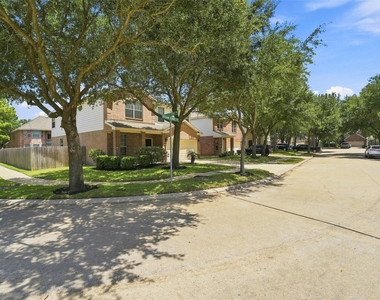16726 Vivian Point Lane - Photo Thumbnail 3