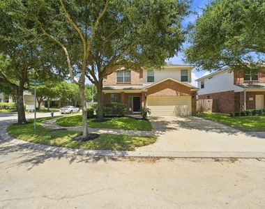 16726 Vivian Point Lane - Photo Thumbnail 2