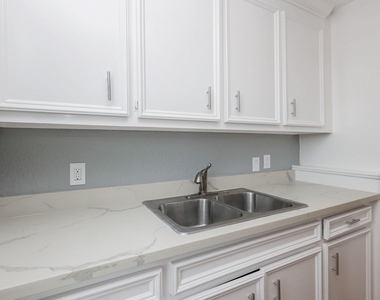 2919 Wentworth Street - Photo Thumbnail 7