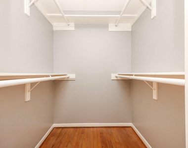 2919 Wentworth Street - Photo Thumbnail 17