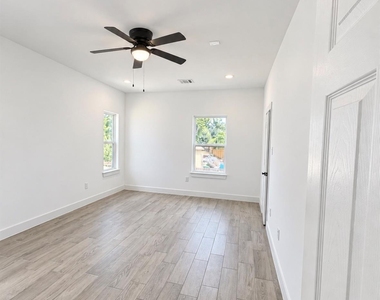 8312 Prairie View Drive - Photo Thumbnail 7