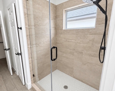 8312 Prairie View Drive - Photo Thumbnail 5