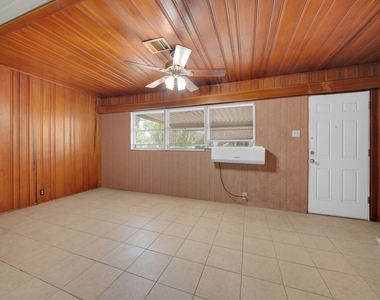 5310 Newkirk Lane - Photo Thumbnail 4