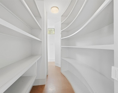 734 E 8th Street - Photo Thumbnail 8