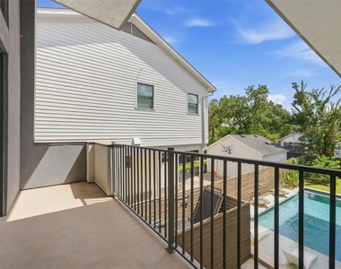 734 E 8th Street - Photo Thumbnail 11